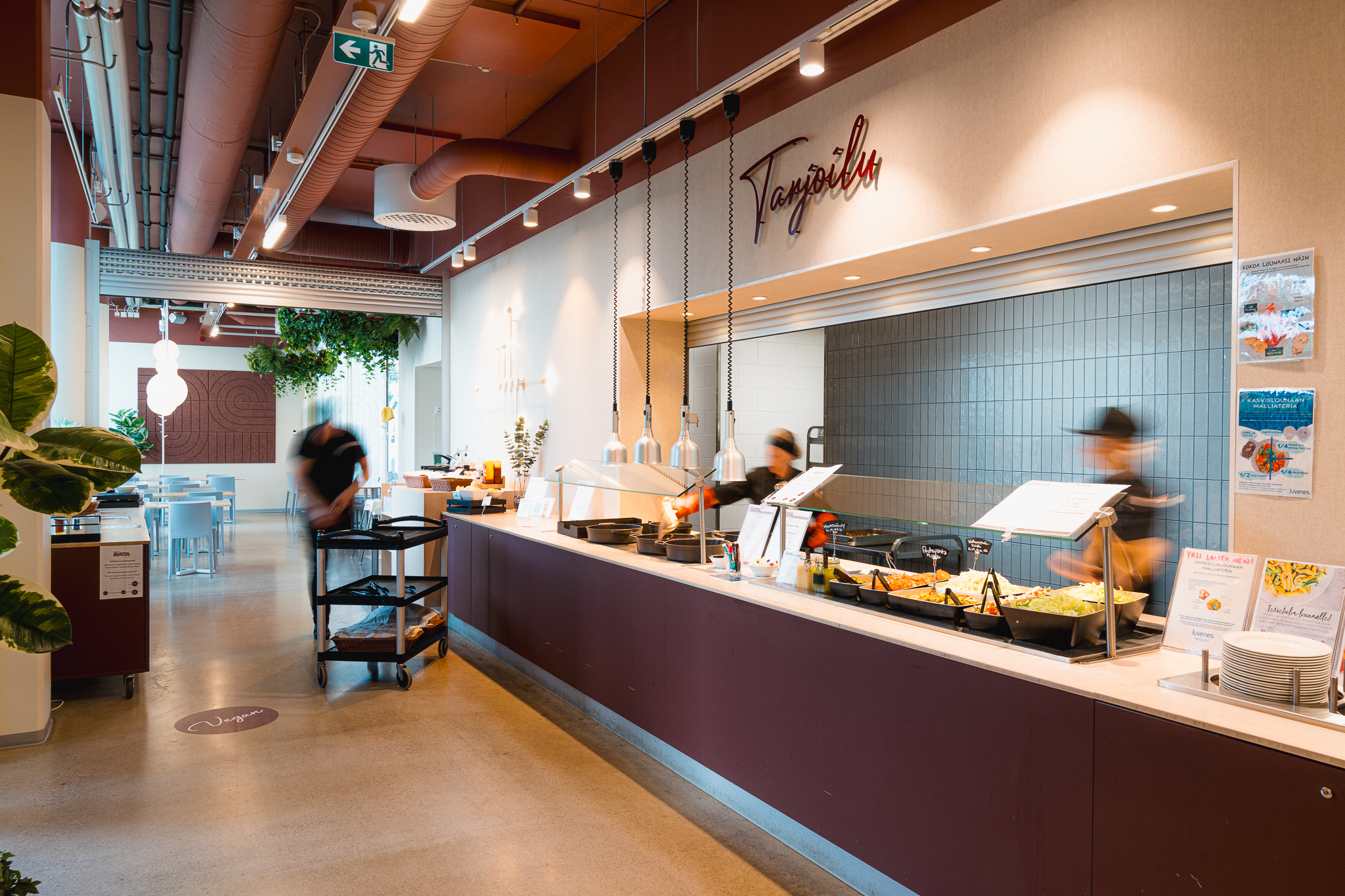 Store kitchen and foodservice zone