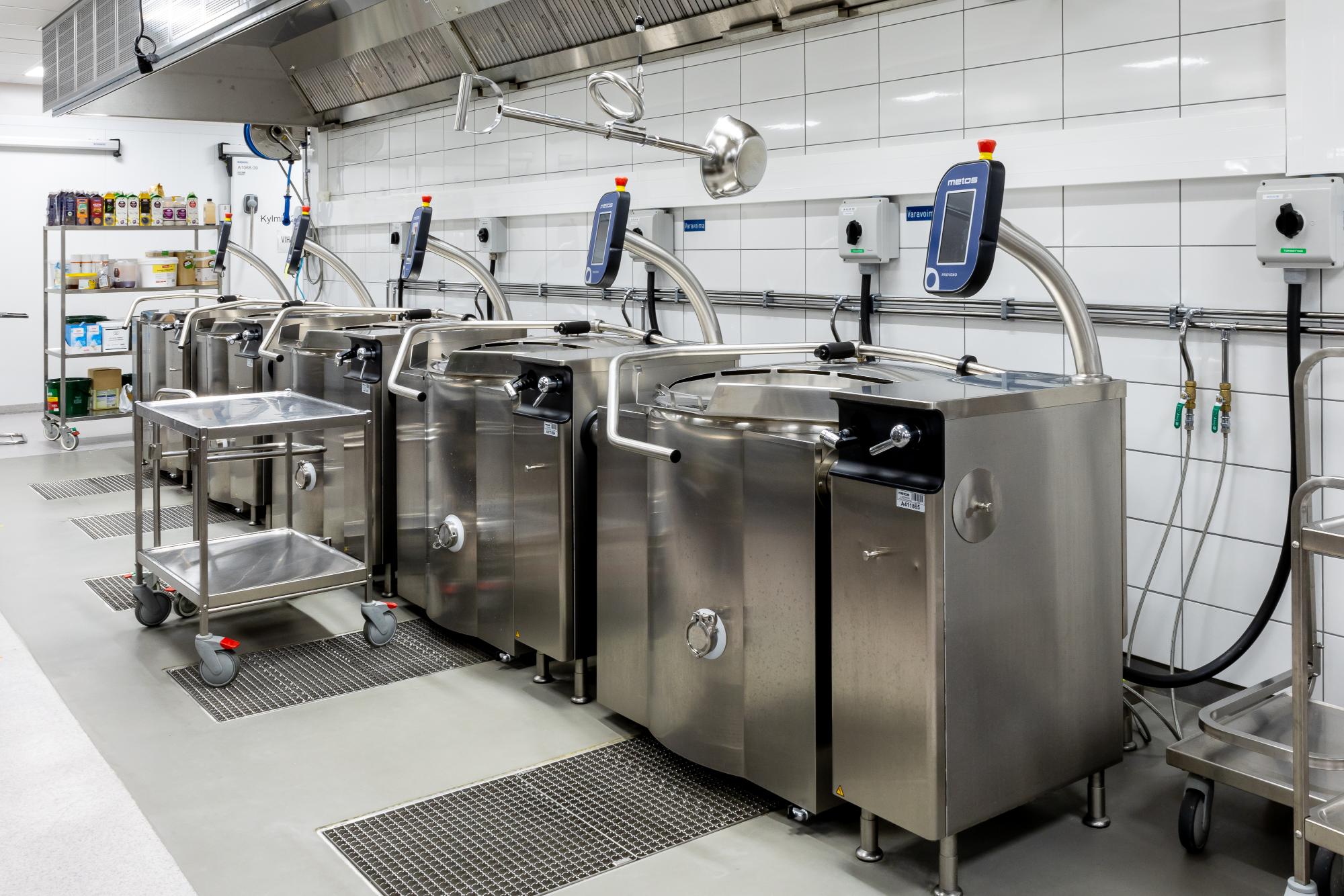 Professional kitchen delivery and installation coordination